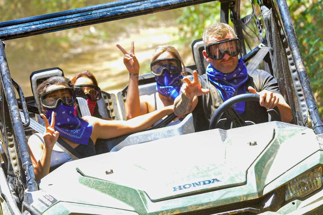 Buggies en el parque de Carara Buggy family tour